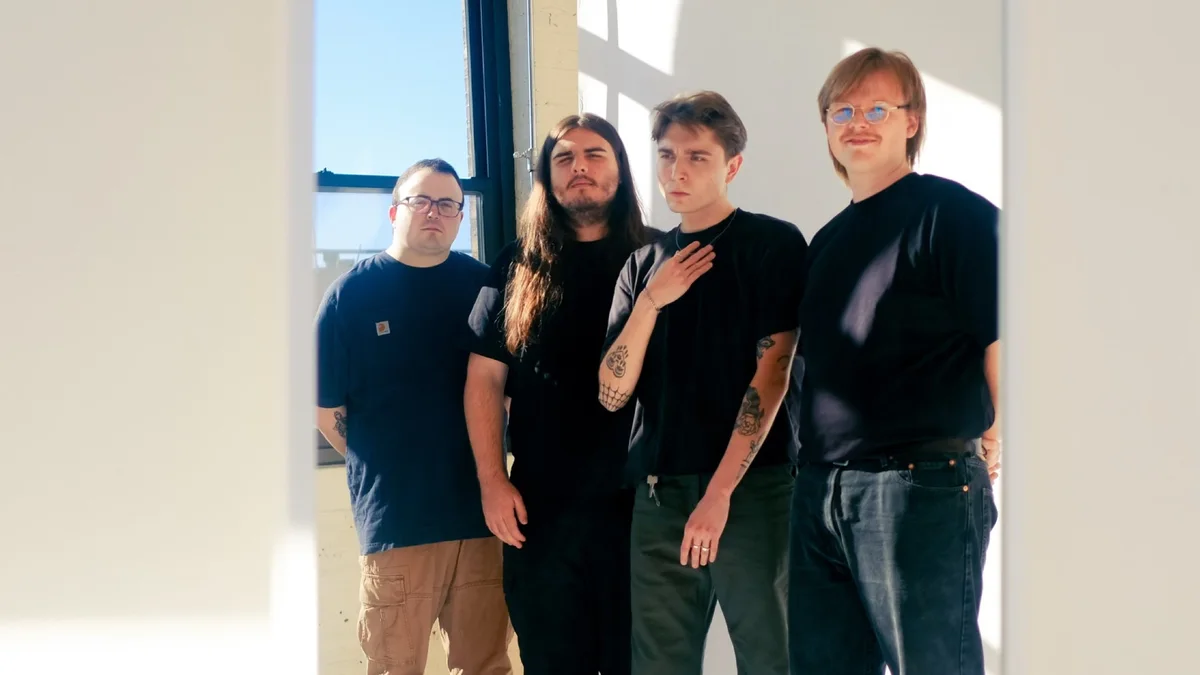 Arm's Length w/ Holding Absence